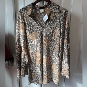 Paisley-Print Button Front Blouse in Beige and Gray